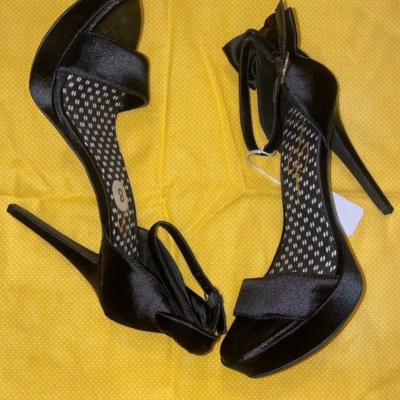 Jessica Simpson Bowtie Heels - Picture 5 of 5